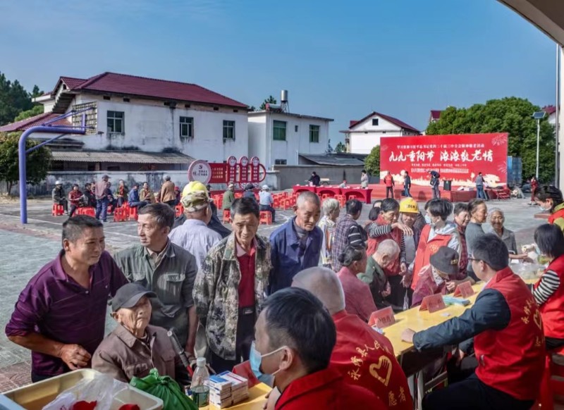 1009與下灣村結(jié)對共建開展我們的節(jié)日重陽節(jié)活動