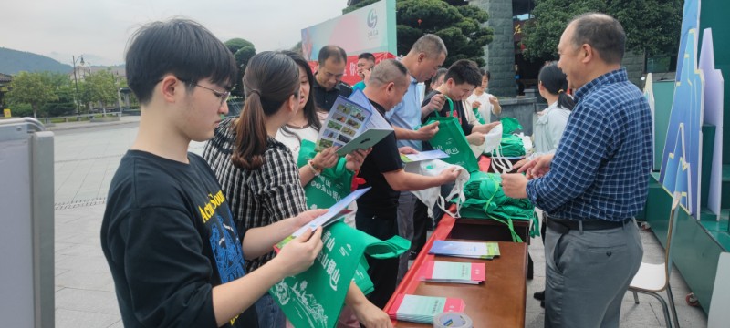 上饶市广信区林业局开展第24个“国际生物多样性日”宣传活动 (2)