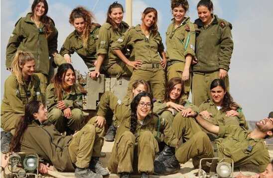 以色列可爱的女兵