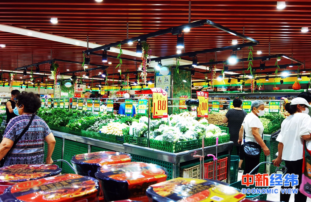  北京某超市内的蔬菜柜台 中新经纬 张燕征 摄