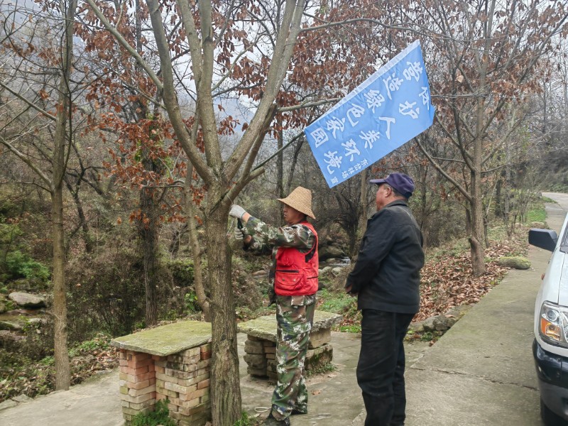 桃花沟更换防火宣传旗2