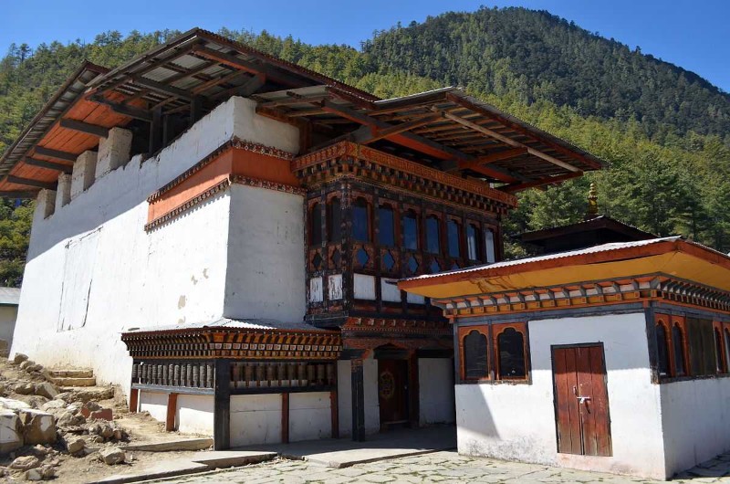 1200px-Lhakhag_Karpo_Haa_Bhutan_20191122185703