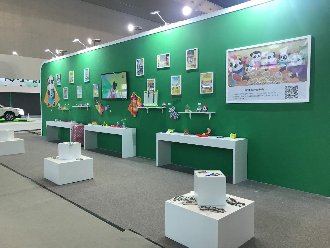 森林中国�绘美家园 儿童艺术作品公益展也在展出。4