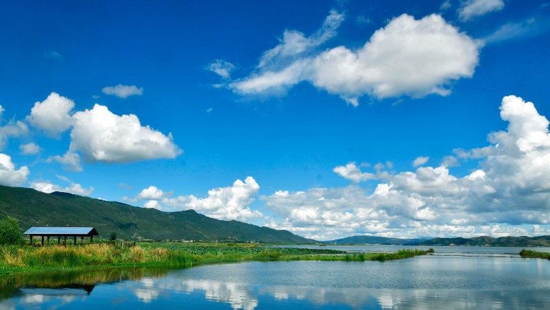 天在湖中蓝，云在水中央：孔宾