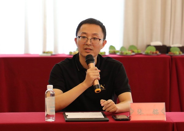 东阳市木雕家居产业协会秘书长张铭发言