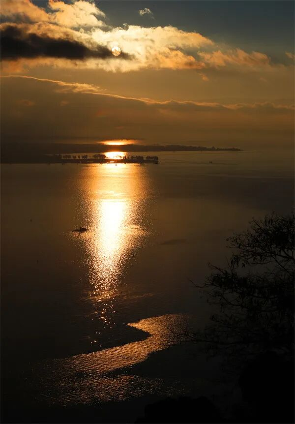 西山龍門日出 圖源：“云南發(fā)布”微信公眾號(hào)