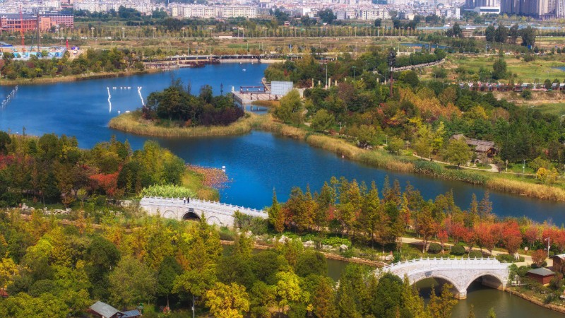 多彩的西河公園。