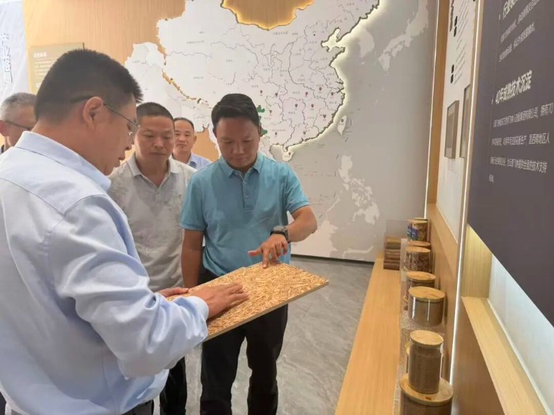 龙德生调研云景飞林公司1.jpg