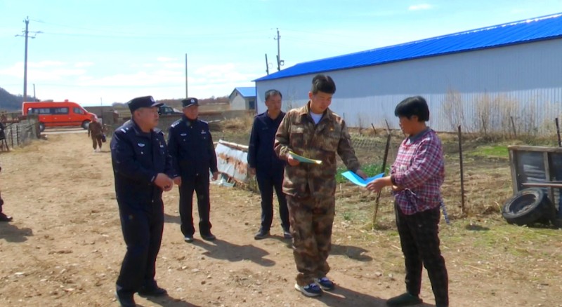 入戶開展森林防火和林地保護法律法規(guī)宣傳