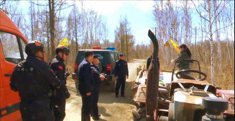在开展武装“三清”工作中清除出林内一台防火帽缺失农机车辆