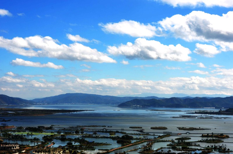 异龙湖全景