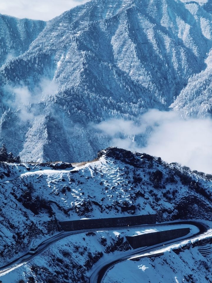 牛背山雪景