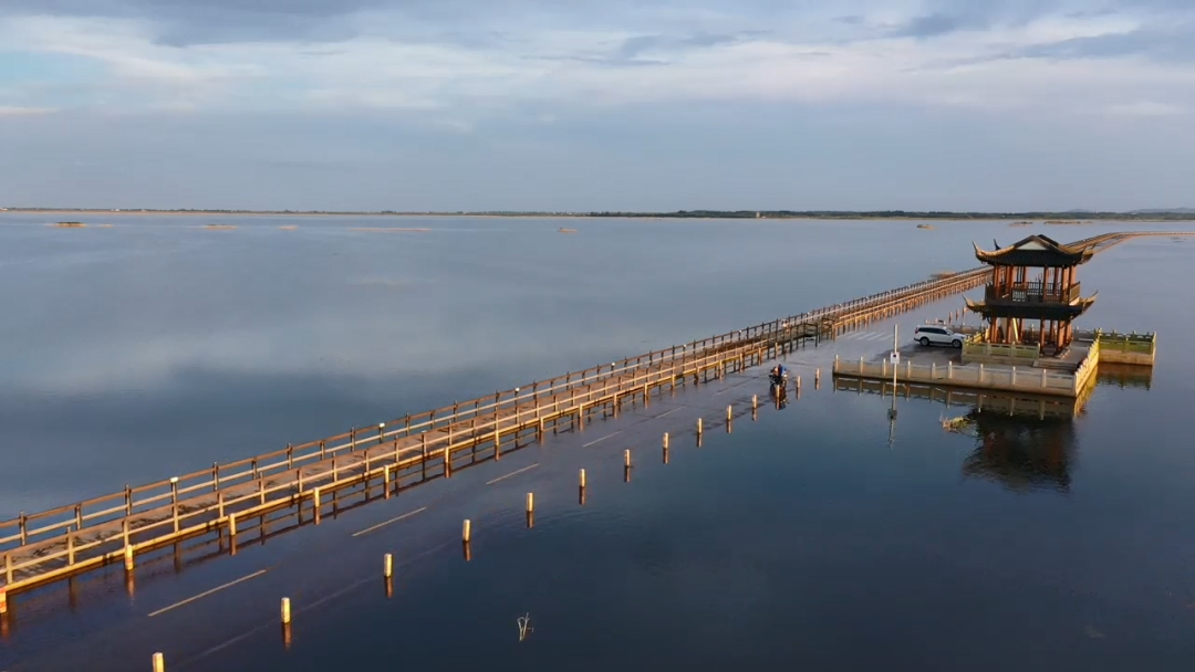 “中国最美”水上公路。（徐炳栋 摄）