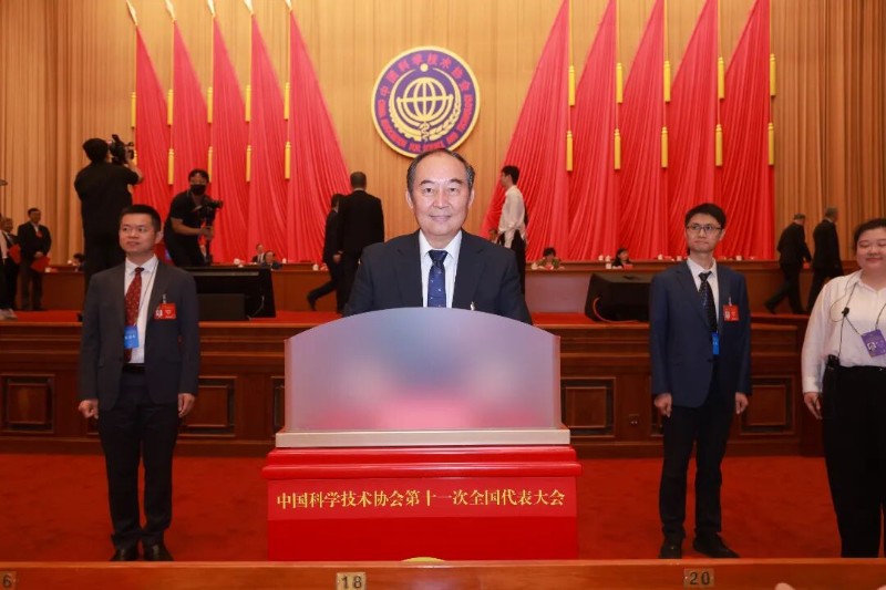 种康理事长.jpg