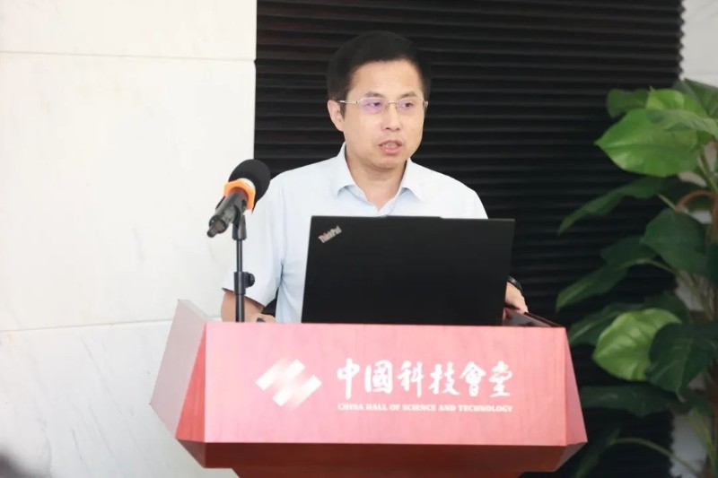 4.主旨報告邱英雄.JPG