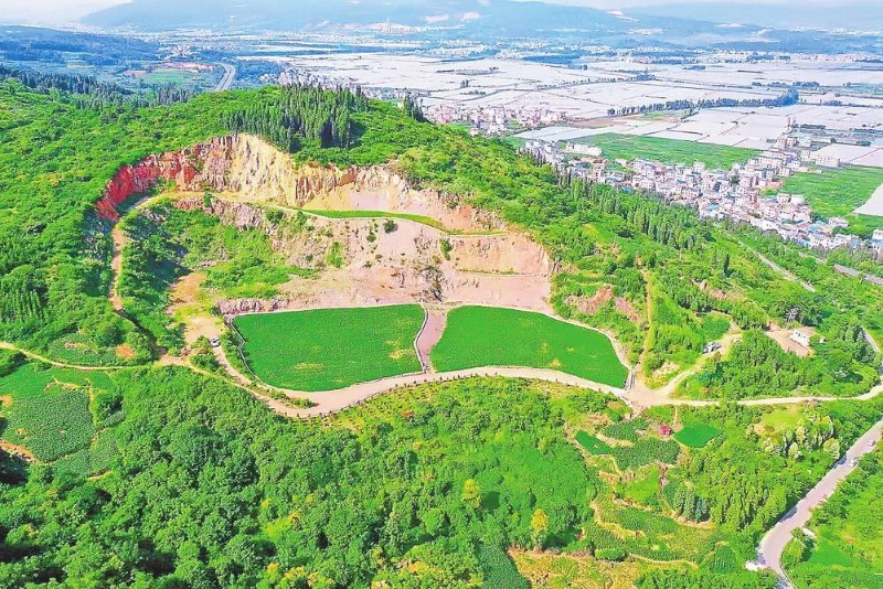 修復后的礦山重現(xiàn)綠色生機。