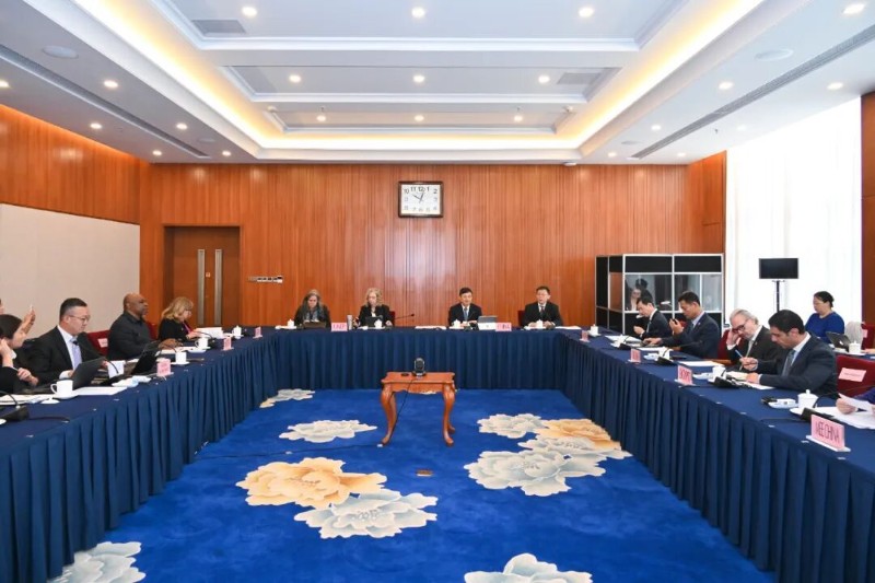 2025年10月18日，昆明生物多樣性基金理事會在昆明召開會議。圖源：“生態(tài)環(huán)境部”微信公眾號