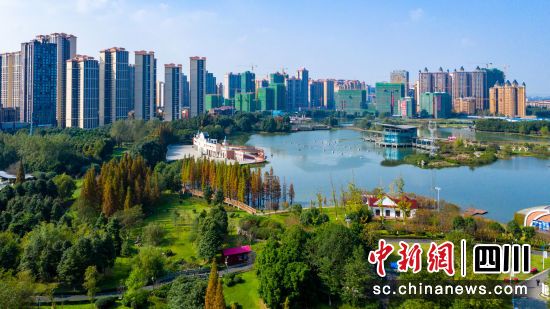  成都凤凰湖公园美景。成都市公园城市建设管理局供图