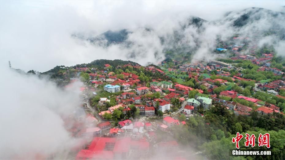 航拍江西廬山雨后現(xiàn)云海景觀 風(fēng)景壯美如畫