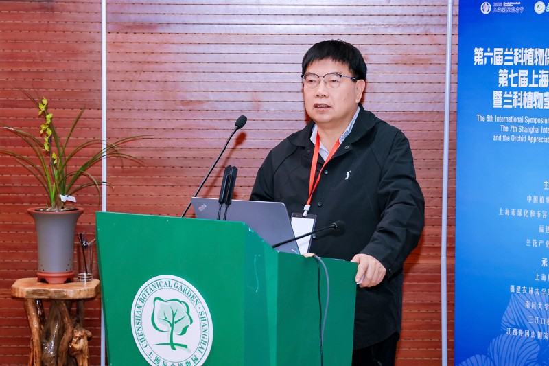 15刘仲健教授作报告.jpg