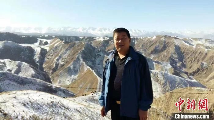 图为裴雯在祁连山前留影。(资料图) 受访者供图