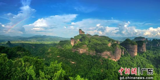 探访丹霞山世界地质公园的奇山秀景