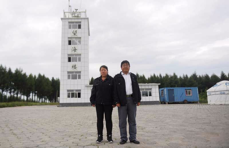 7月15日,防火了望员刘军和齐淑艳在河北塞罕坝机械林场的