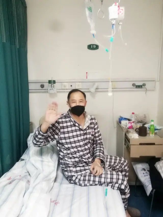 感染新冠的“網紅醫生”余昌平已重回醫生崗位，每天步行上下班，感慨生病的武漢也全面復蘇了