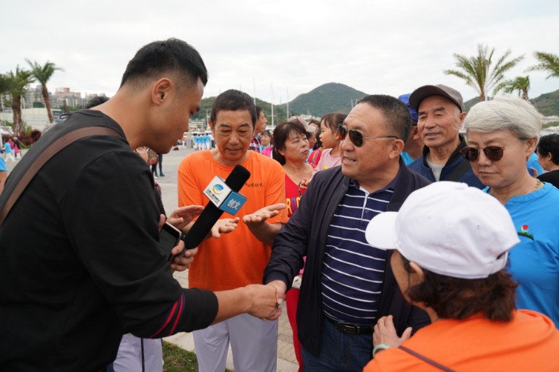 赵2电视台记者采访老师