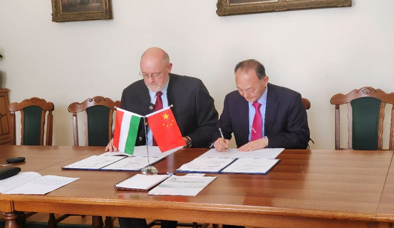 山东省林业科学研究院与肖普朗大学签订合作协议1