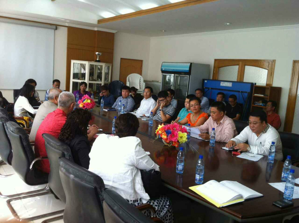 中国绿色碳汇基金会应邀拜访中国大使馆经商处并在加蓬林业企业负责人座谈交上进行流会