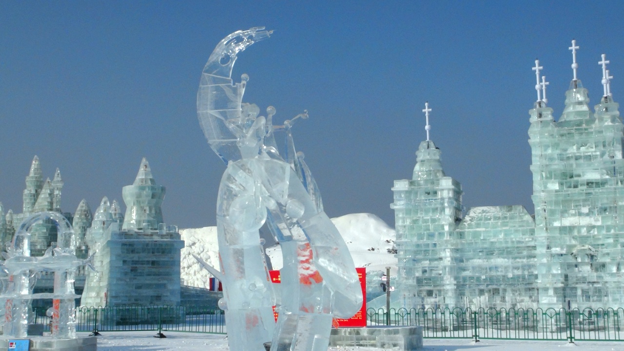 阳光下的冰雪大世界-5-国际冰雕赛作品