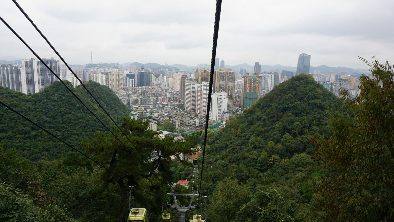 梵净山有缆车到山顶吗_梵净山顶上的庙宇_香港山顶缆车