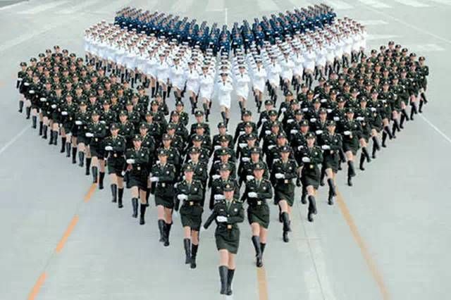 世界女兵阅兵大比拼