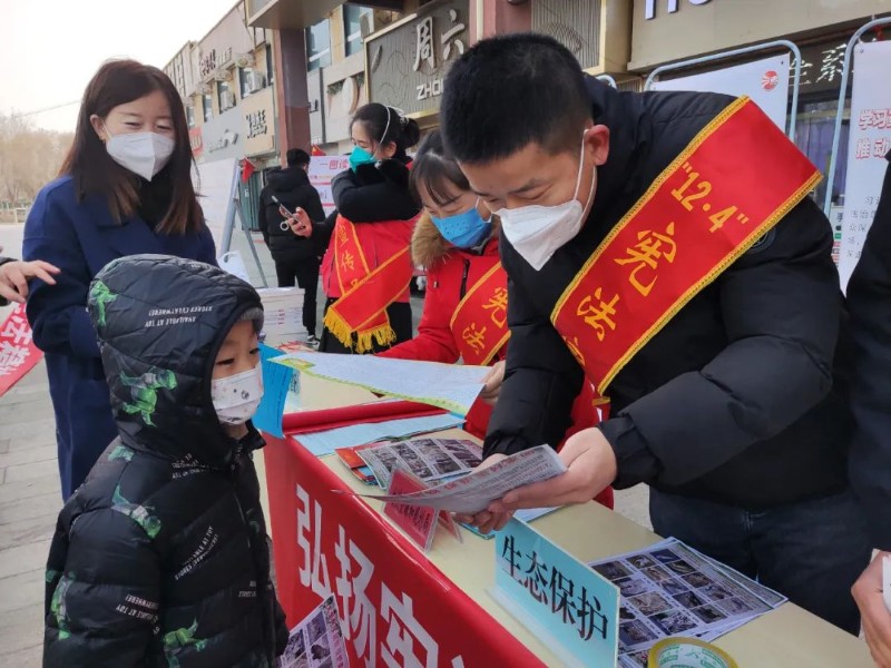 新疆兵團(tuán)第三師自然資源和規(guī)劃局開展12·4國家憲法日暨憲法宣傳周活動 (4)