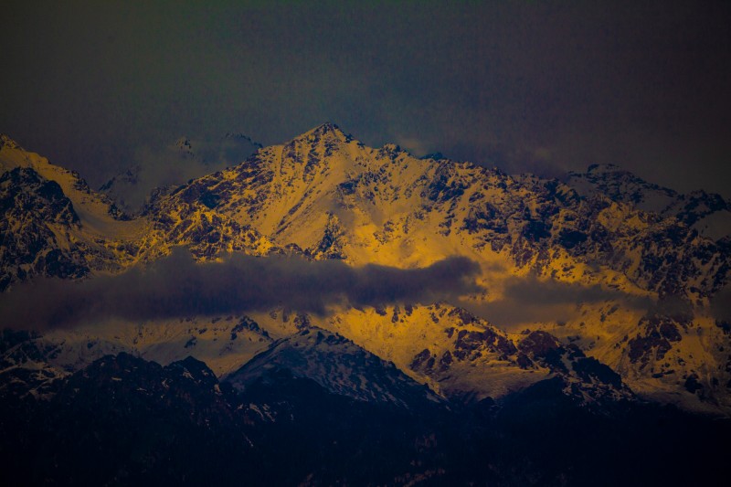 DN8E2185清晨的依连哈比尔尕山雪峰