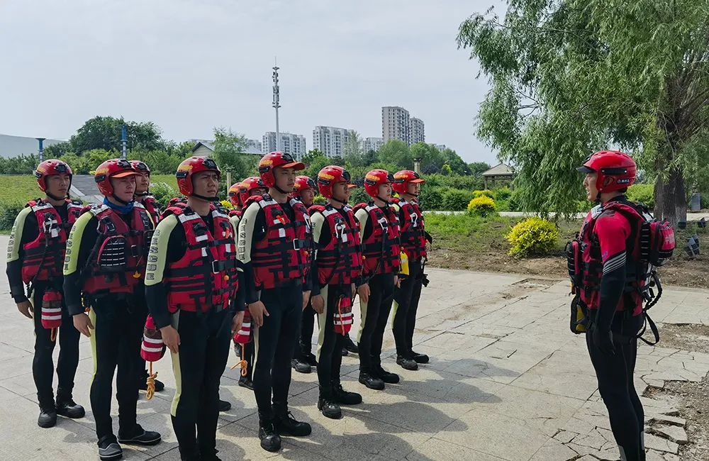 威现场丨森林消防员以"汛"促训 夯实水域救援硬实力