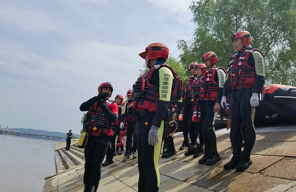 威现场丨森林消防员以"汛"促训 夯实水域救援硬实力