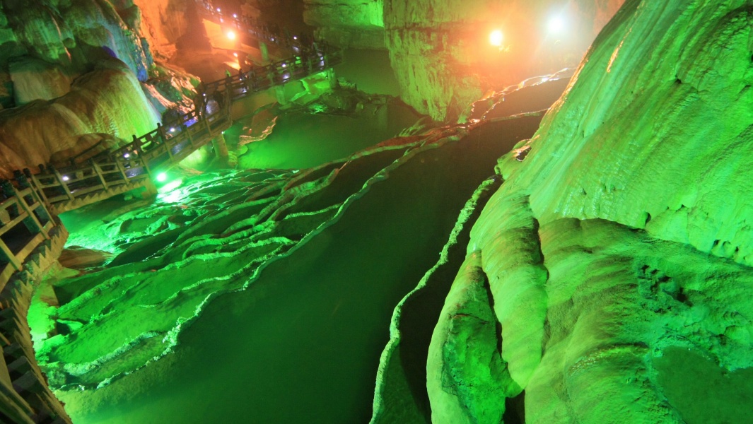 雲南九鄉溶洞群神田