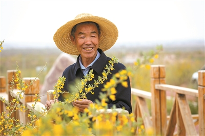 中国绿色时报4月26日第4版拼了命也要把沙治住记林业英雄郭万刚