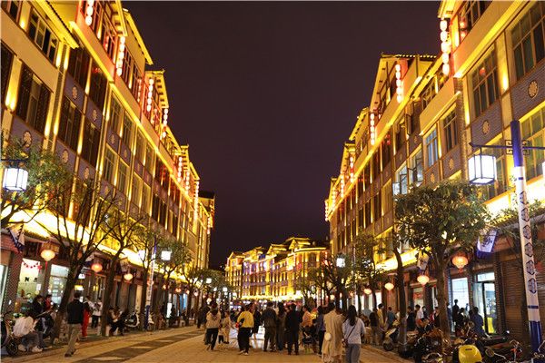 罗平县主题街区夜景.jpg
