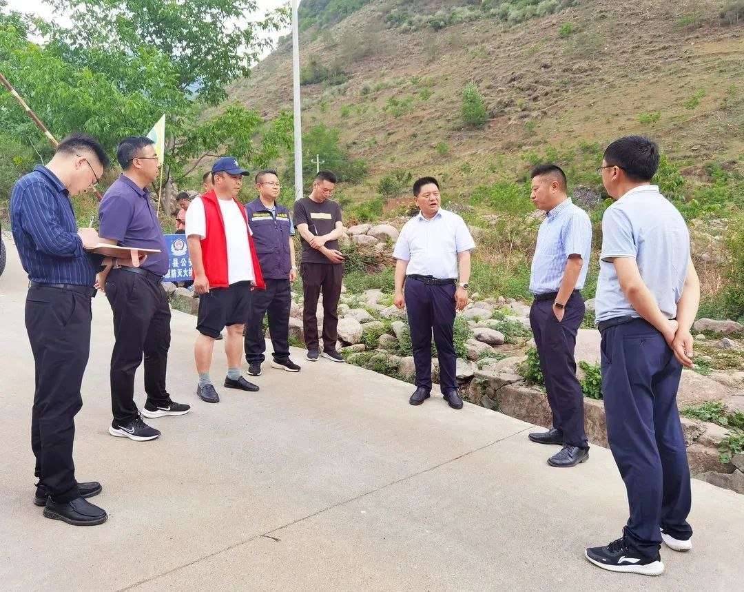 越西县委书记陈路到乡镇调研森林草原防灭火防汛减灾等工作