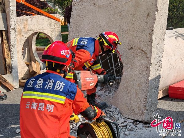 昆明消防火凤凰突击队:护航春城二十载 守护平安不打烊