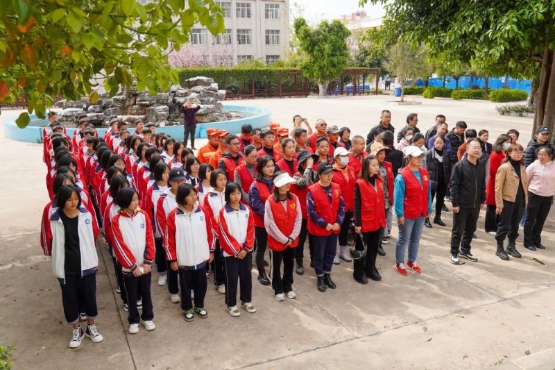 绿美行动进校园大手拉小手学雷锋义务植树系列活动在建水五中拉开序幕