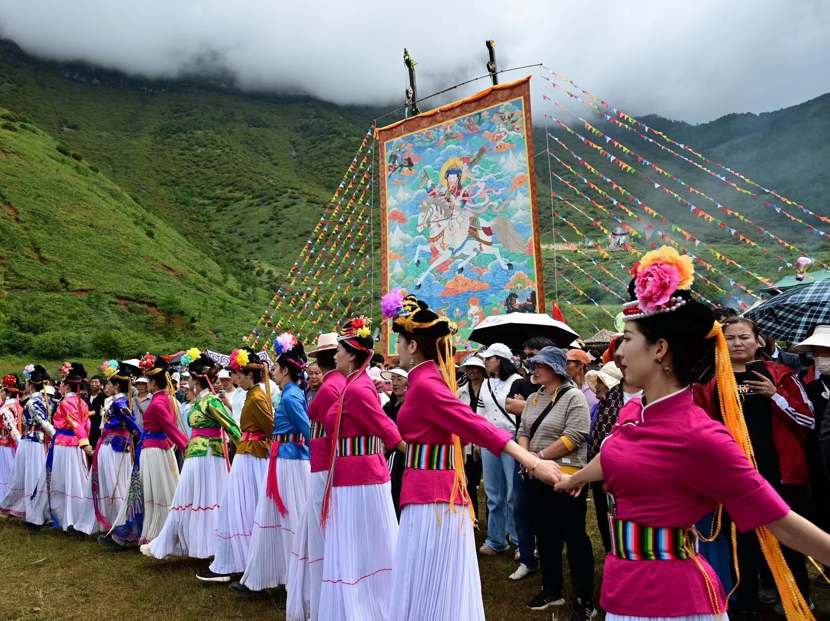 摩梭转山节图片