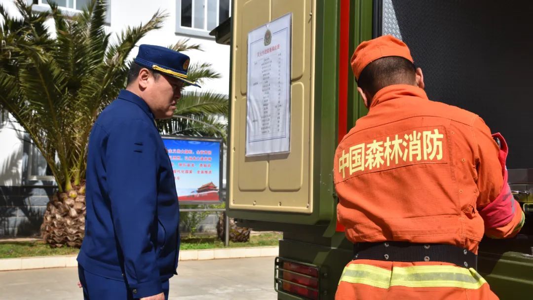 云南省森林消防总队齐兴彬总队长带工作组深入大理支队洱源中队进行