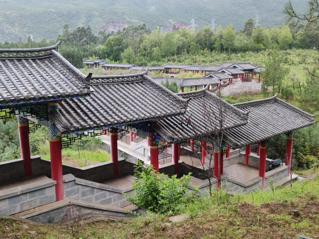 听雨在鹤庆生态文化长廊