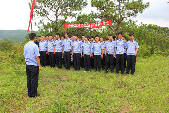 马龙排查林区安全隐患