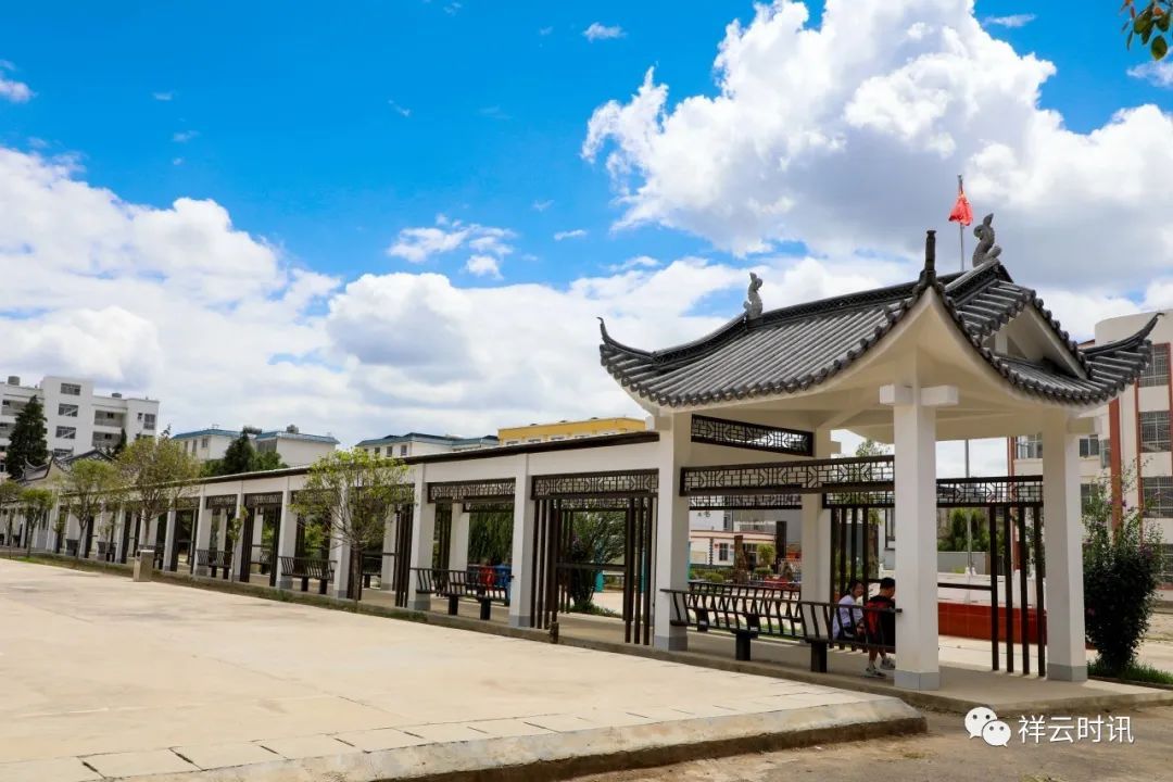 毗邻风光秀丽的青海湖,面向沙龙镇下辖青海,白岩,谢官,板桥,石壁,花园