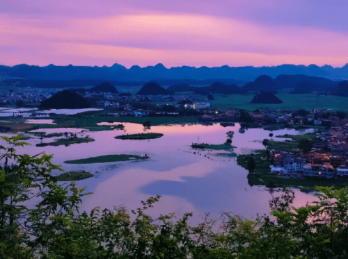 還有鮮花哦,雲南優品旅行社的旅遊定製師知道哪裡更實惠,帶上她就不怕